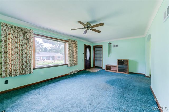 7 Santa Cruz Drive, Florissant, MO 63031