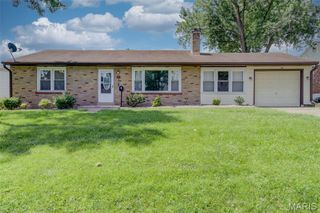 7 Santa Cruz Drive, Florissant, MO 63031