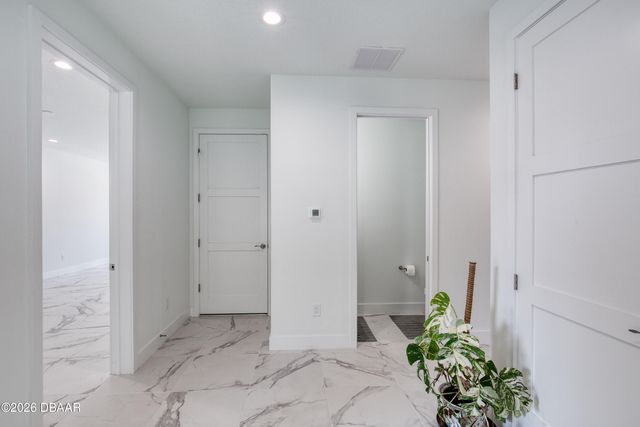 206 N Halifax Avenue, Daytona Beach, FL 32118