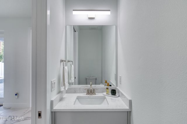 206 N Halifax Avenue, Daytona Beach, FL 32118