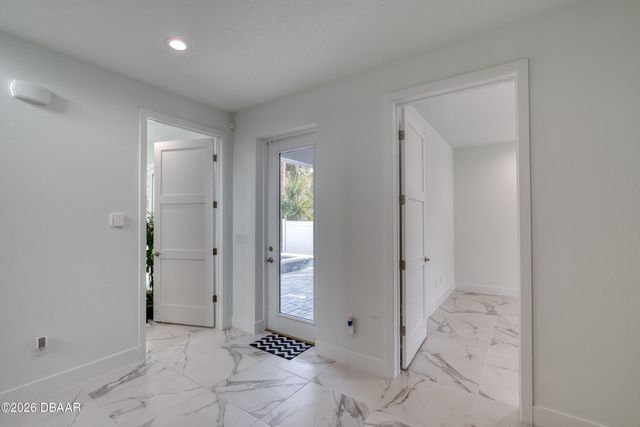 206 N Halifax Avenue, Daytona Beach, FL 32118