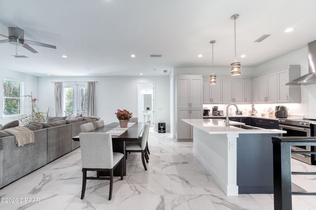 206 N Halifax Avenue, Daytona Beach, FL 32118