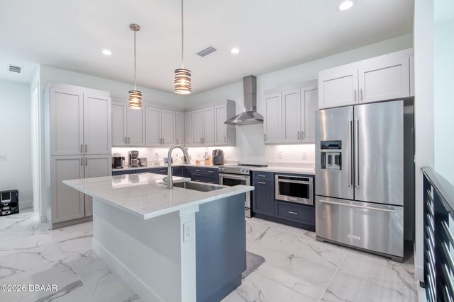 206 N Halifax Avenue, Daytona Beach, FL 32118