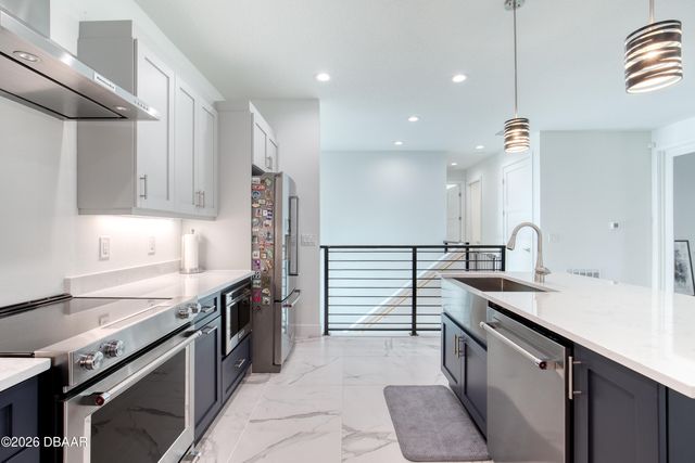 206 N Halifax Avenue, Daytona Beach, FL 32118