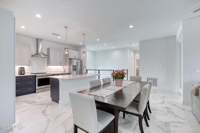 206 N Halifax Avenue, Daytona Beach, FL 32118