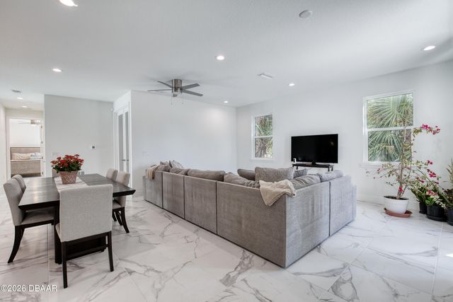 206 N Halifax Avenue, Daytona Beach, FL 32118