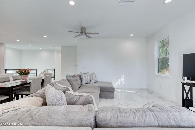 206 N Halifax Avenue, Daytona Beach, FL 32118