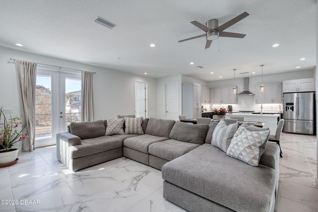 206 N Halifax Avenue, Daytona Beach, FL 32118