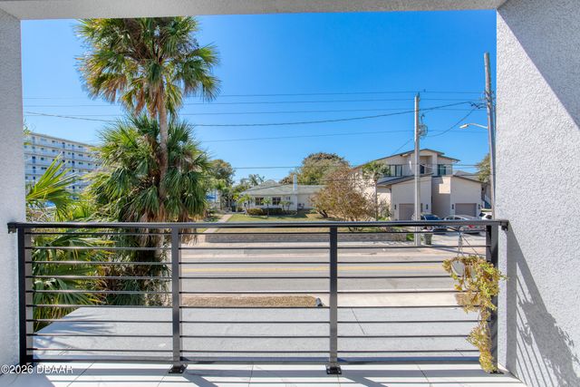 206 N Halifax Avenue, Daytona Beach, FL 32118