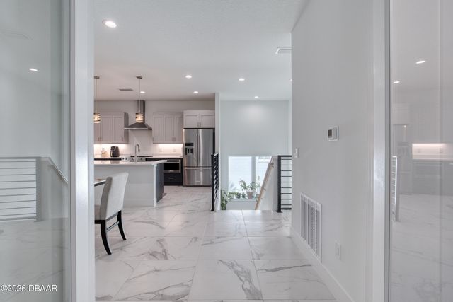 206 N Halifax Avenue, Daytona Beach, FL 32118