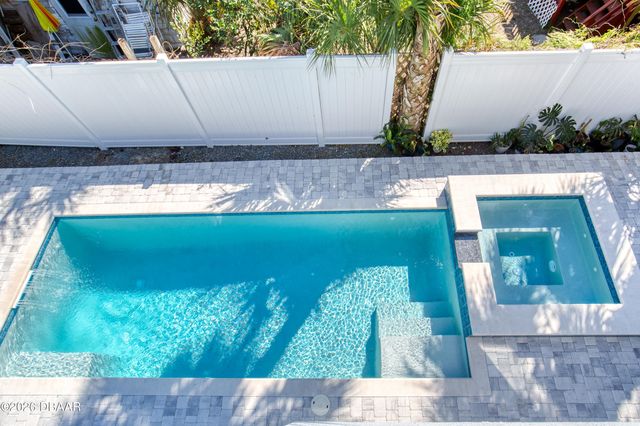 206 N Halifax Avenue, Daytona Beach, FL 32118