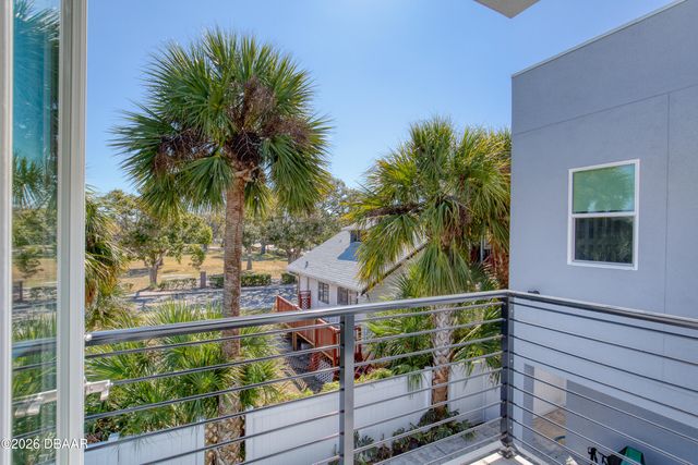 206 N Halifax Avenue, Daytona Beach, FL 32118