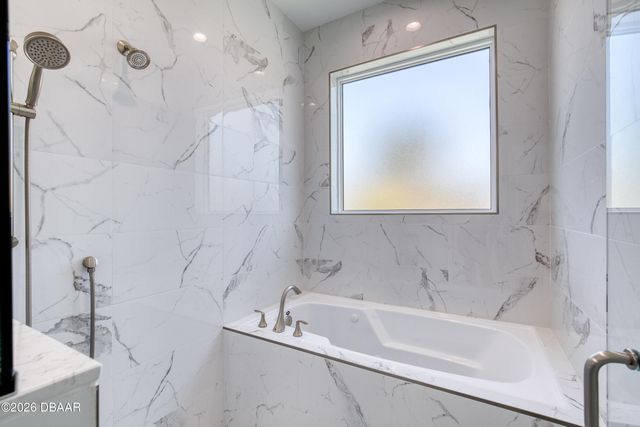 206 N Halifax Avenue, Daytona Beach, FL 32118