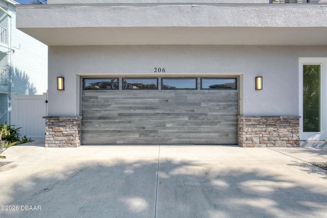 206 N Halifax Avenue, Daytona Beach, FL 32118