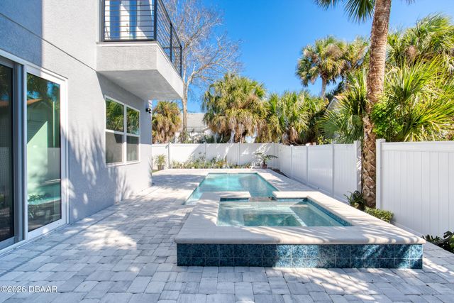 206 N Halifax Avenue, Daytona Beach, FL 32118