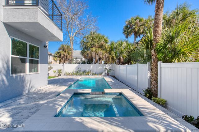 206 N Halifax Avenue, Daytona Beach, FL 32118