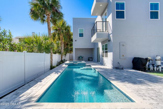 206 N Halifax Avenue, Daytona Beach, FL 32118