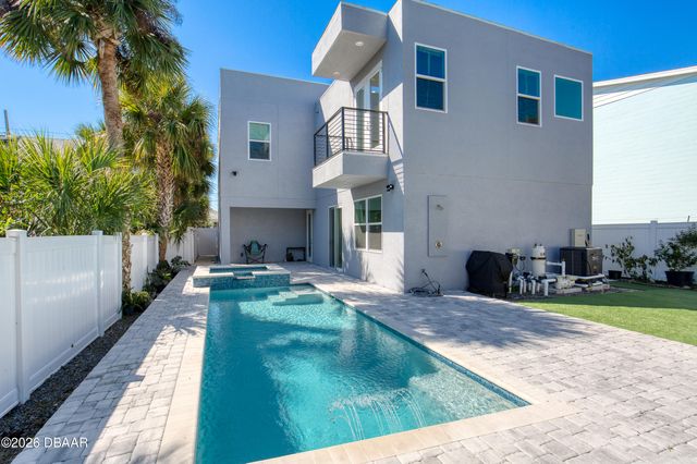 206 N Halifax Avenue, Daytona Beach, FL 32118