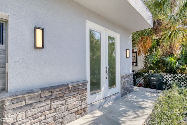 206 N Halifax Avenue, Daytona Beach, FL 32118