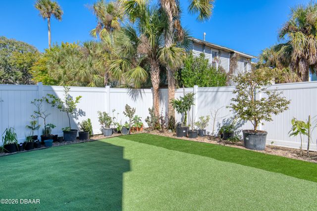 206 N Halifax Avenue, Daytona Beach, FL 32118