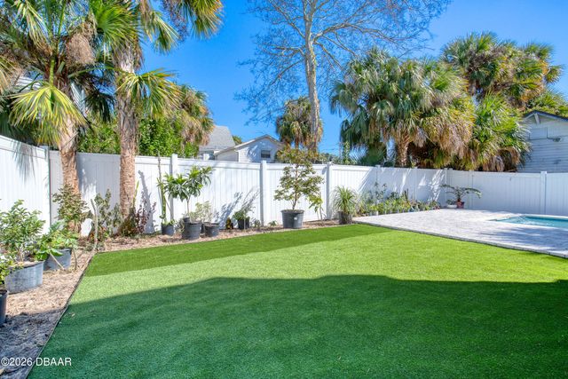 206 N Halifax Avenue, Daytona Beach, FL 32118