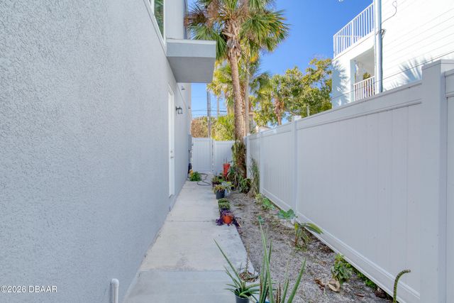 206 N Halifax Avenue, Daytona Beach, FL 32118