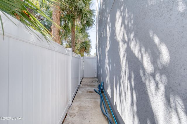 206 N Halifax Avenue, Daytona Beach, FL 32118