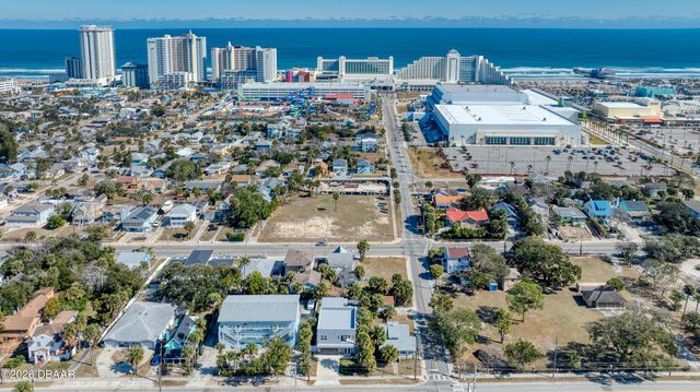 206 N Halifax Avenue, Daytona Beach, FL 32118