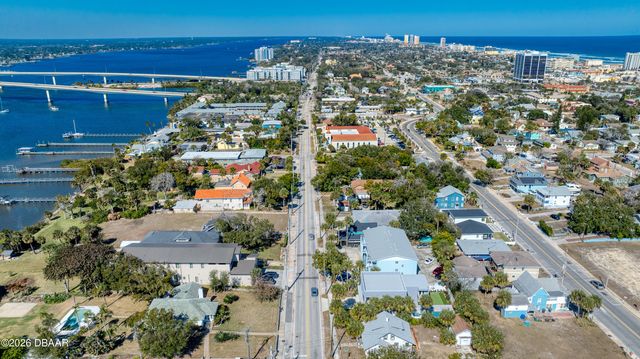 206 N Halifax Avenue, Daytona Beach, FL 32118
