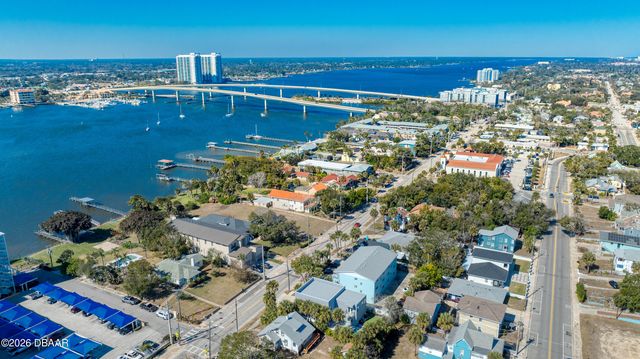 206 N Halifax Avenue, Daytona Beach, FL 32118