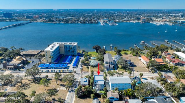 206 N Halifax Avenue, Daytona Beach, FL 32118