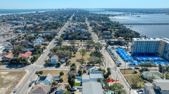 206 N Halifax Avenue, Daytona Beach, FL 32118
