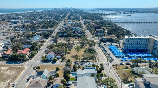 206 N Halifax Avenue, Daytona Beach, FL 32118