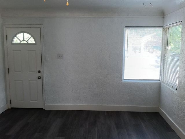 4449 3rd Street NW, Albuquerque, NM 87107