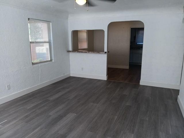 4449 3rd Street NW, Albuquerque, NM 87107