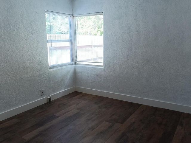 4449 3rd Street NW, Albuquerque, NM 87107