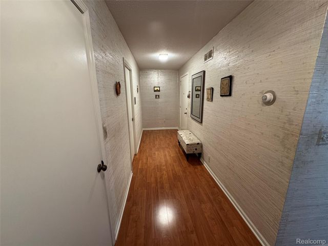 24100 Wildbrook Court 101, Southfield, MI 48034