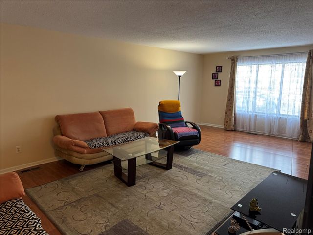 24100 Wildbrook Court 101, Southfield, MI 48034