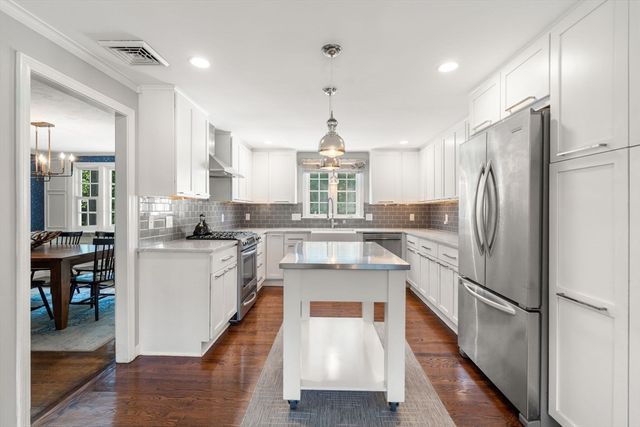 18 Hearthstone Cir, Wayland, MA 01778