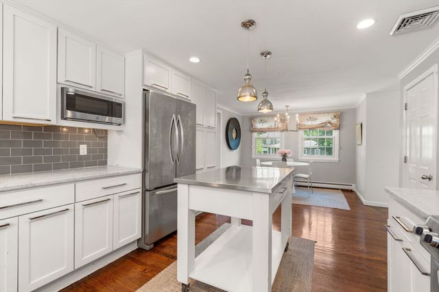 18 Hearthstone Cir, Wayland, MA 01778