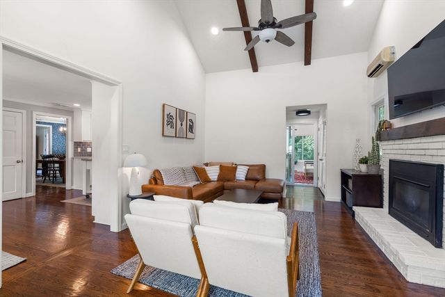 18 Hearthstone Cir, Wayland, MA 01778