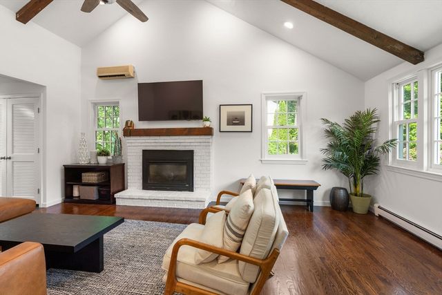 18 Hearthstone Cir, Wayland, MA 01778