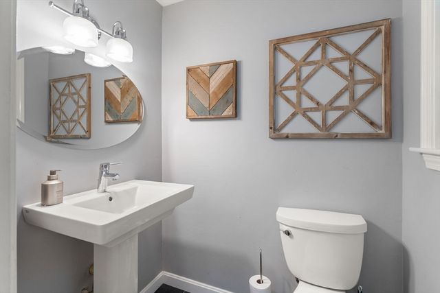 18 Hearthstone Cir, Wayland, MA 01778