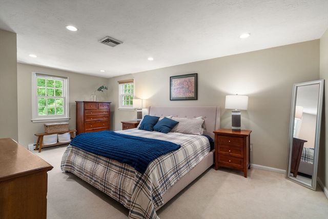 18 Hearthstone Cir, Wayland, MA 01778