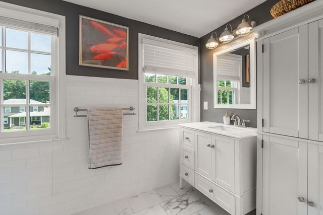 18 Hearthstone Cir, Wayland, MA 01778