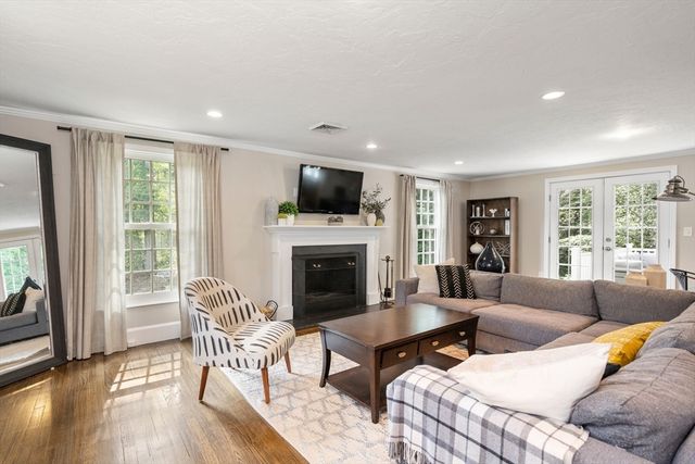 18 Hearthstone Cir, Wayland, MA 01778