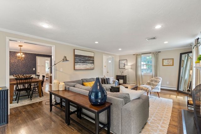 18 Hearthstone Cir, Wayland, MA 01778