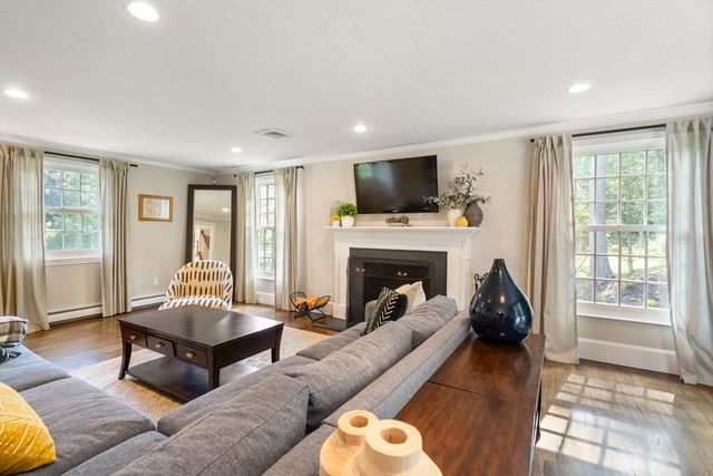 18 Hearthstone Cir, Wayland, MA 01778