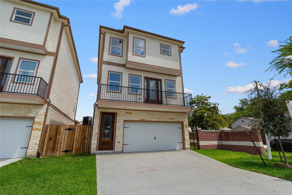2202 Hoskins Drive, Houston, TX 77080