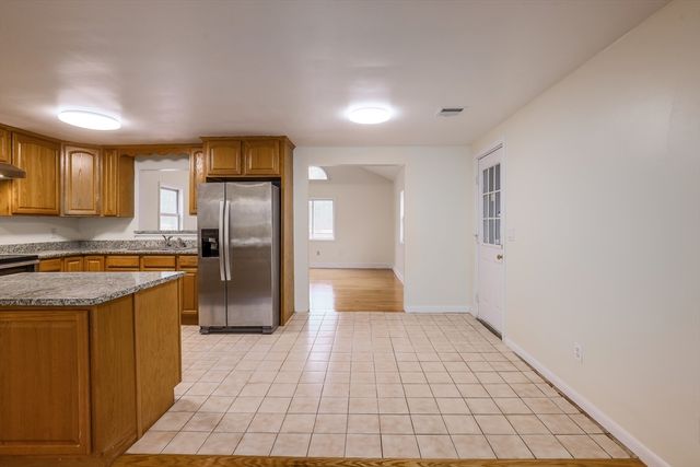 8 Leonard Dr, Southborough, MA 01772